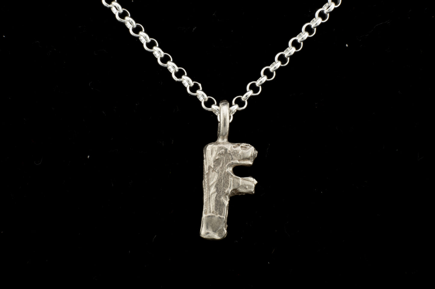 Colgante F